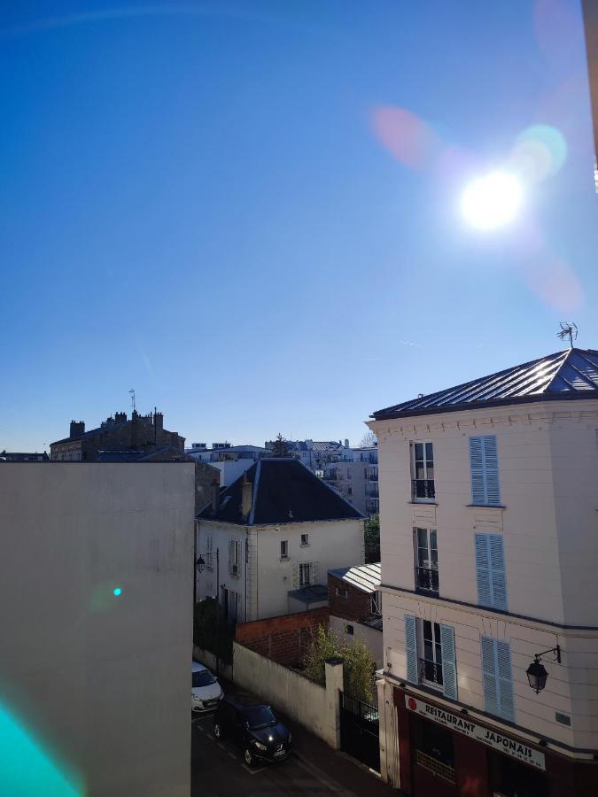 Apartamento La Vie En Blanc Et Noir Maisons-Laffitte Exterior foto